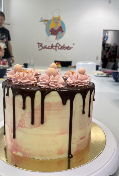 Ganache-Drip-Cake-Kurs am Samstag 12.12.26 in Frankfurt